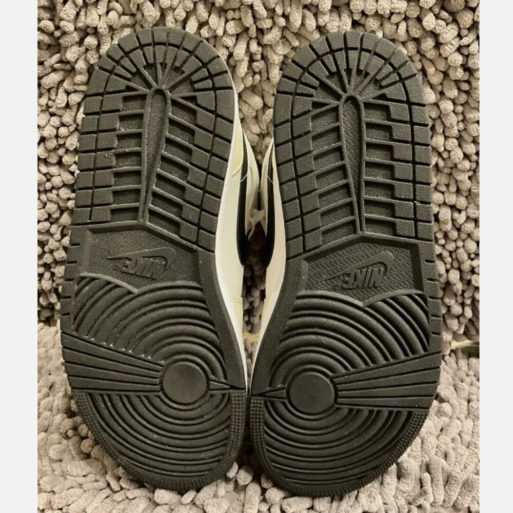 Women’s Air Jordan 1 MID Coconut Milk /Black Sz 9 euc 2021 - Picture 9 of 13